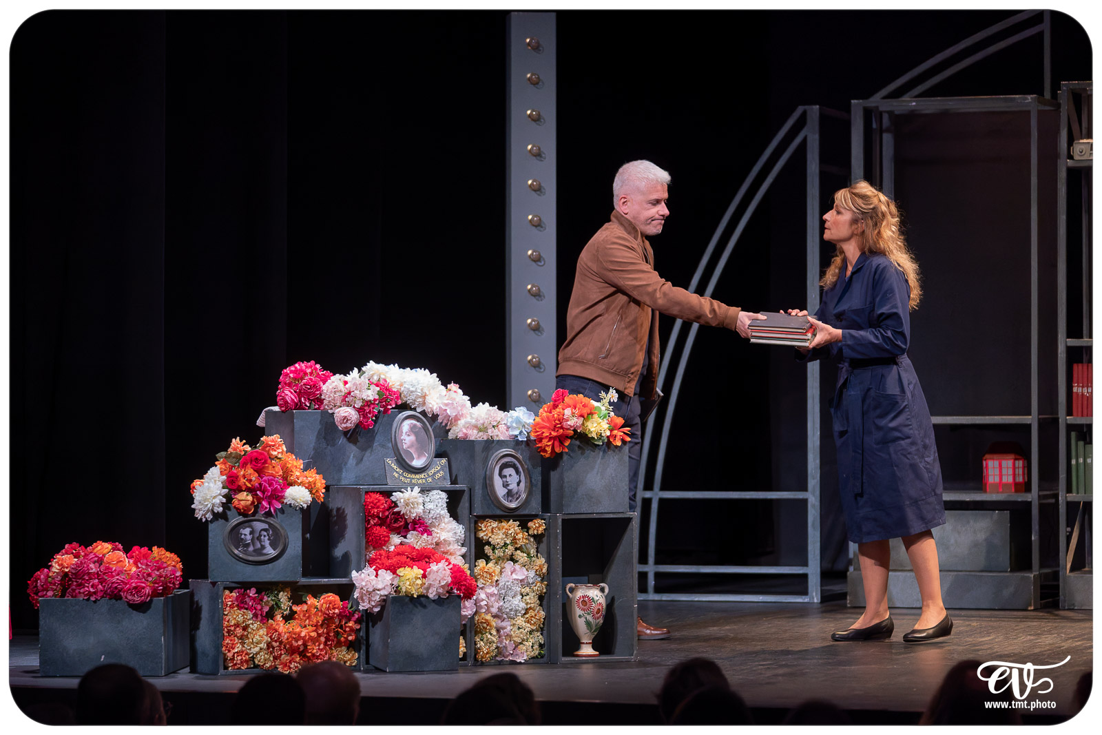 CHANGER L'EAU DES FLEURS (MATRIOSHKA PRODUCTIONS)